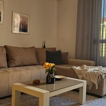 Papu's Home, Center 2br Tirana